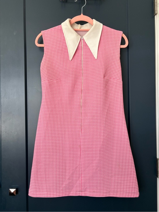 Vintage Dresses & Skirts - Vintage Pink Mini Dress with Cream Pointed Collar